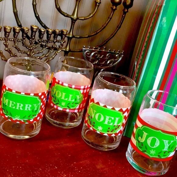 TMD Holdings 4 piece Christmas glasses set - Picture 1 of 10